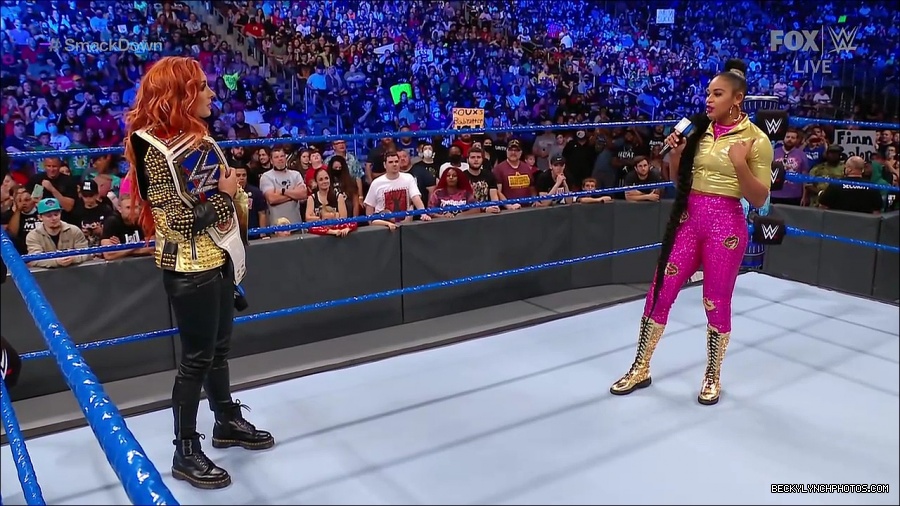 WWE_SmackDown_2021_08_27_720p_WEB_h264-HEEL_mp4_000696846.jpg