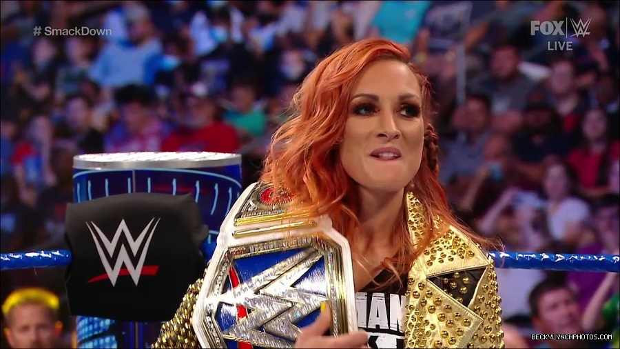 WWE_SmackDown_2021_08_27_720p_WEB_h264-HEEL_mp4_000700316.jpg