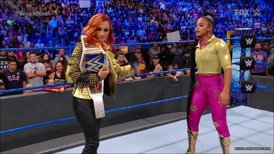 WWE_SmackDown_2021_08_27_720p_WEB_h264-HEEL_mp4_000707039.jpg