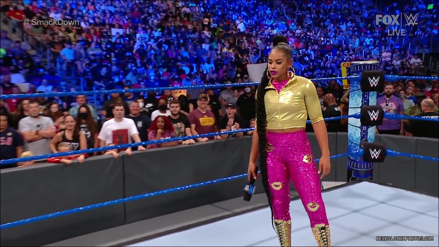 WWE_SmackDown_2021_08_27_720p_WEB_h264-HEEL_mp4_000709575.jpg
