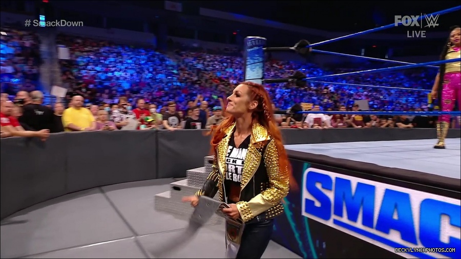 WWE_SmackDown_2021_08_27_720p_WEB_h264-HEEL_mp4_000713529.jpg