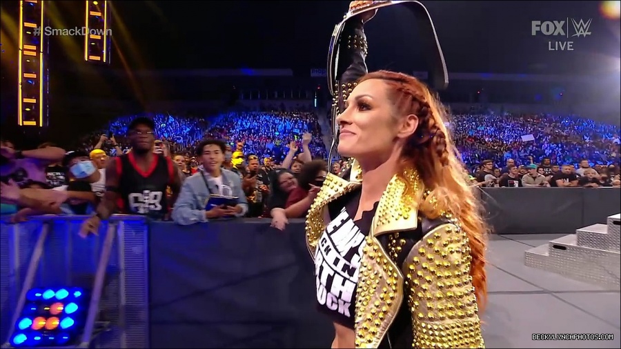 WWE_SmackDown_2021_08_27_720p_WEB_h264-HEEL_mp4_000715715.jpg