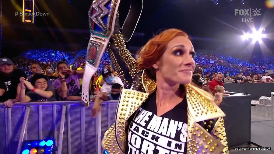 WWE_SmackDown_2021_08_27_720p_WEB_h264-HEEL_mp4_000716882.jpg