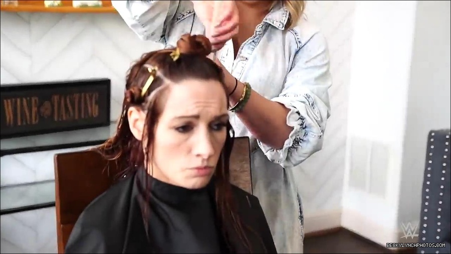 Y2Mate_is_-_Becky_Lynch_reveals_a_new_haircut_ahead_of_WrestleMania_38-n_5lxF-Yd9Y-720p-1655997519877_mp4_000002633.jpg