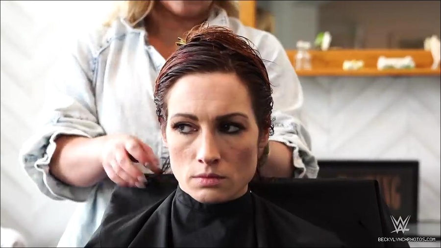 Y2Mate_is_-_Becky_Lynch_reveals_a_new_haircut_ahead_of_WrestleMania_38-n_5lxF-Yd9Y-720p-1655997519877_mp4_000004233.jpg