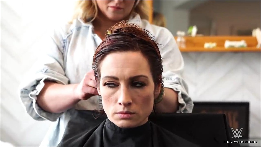 Y2Mate_is_-_Becky_Lynch_reveals_a_new_haircut_ahead_of_WrestleMania_38-n_5lxF-Yd9Y-720p-1655997519877_mp4_000005033.jpg