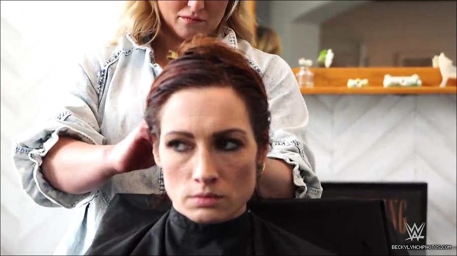 Y2Mate_is_-_Becky_Lynch_reveals_a_new_haircut_ahead_of_WrestleMania_38-n_5lxF-Yd9Y-720p-1655997519877_mp4_000006233.jpg