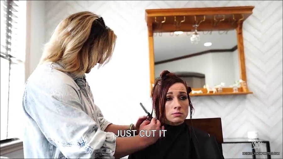Y2Mate_is_-_Becky_Lynch_reveals_a_new_haircut_ahead_of_WrestleMania_38-n_5lxF-Yd9Y-720p-1655997519877_mp4_000013433.jpg