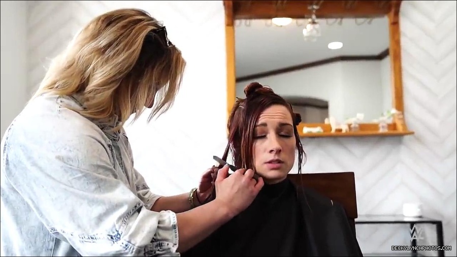 Y2Mate_is_-_Becky_Lynch_reveals_a_new_haircut_ahead_of_WrestleMania_38-n_5lxF-Yd9Y-720p-1655997519877_mp4_000015033.jpg