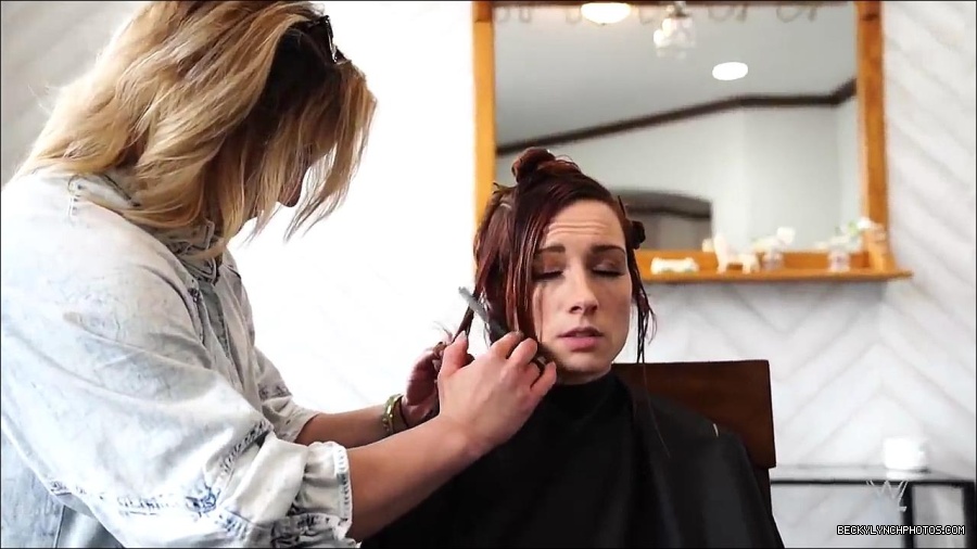 Y2Mate_is_-_Becky_Lynch_reveals_a_new_haircut_ahead_of_WrestleMania_38-n_5lxF-Yd9Y-720p-1655997519877_mp4_000015433.jpg