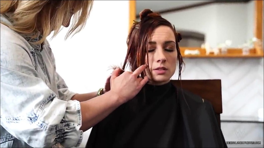 Y2Mate_is_-_Becky_Lynch_reveals_a_new_haircut_ahead_of_WrestleMania_38-n_5lxF-Yd9Y-720p-1655997519877_mp4_000017033.jpg