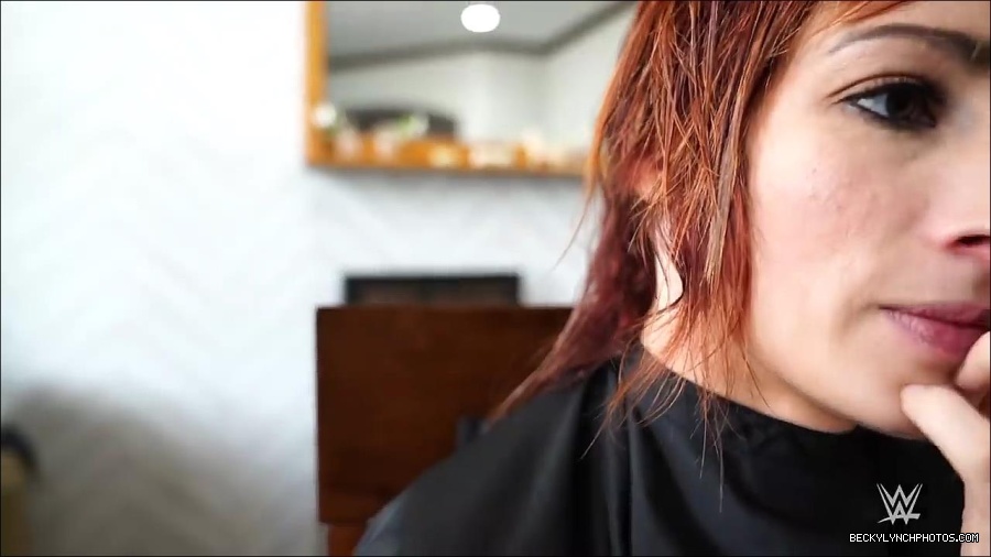 Y2Mate_is_-_Becky_Lynch_reveals_a_new_haircut_ahead_of_WrestleMania_38-n_5lxF-Yd9Y-720p-1655997519877_mp4_000028633.jpg