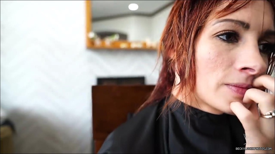 Y2Mate_is_-_Becky_Lynch_reveals_a_new_haircut_ahead_of_WrestleMania_38-n_5lxF-Yd9Y-720p-1655997519877_mp4_000029033.jpg