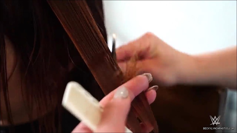 Y2Mate_is_-_Becky_Lynch_reveals_a_new_haircut_ahead_of_WrestleMania_38-n_5lxF-Yd9Y-720p-1655997519877_mp4_000032633.jpg