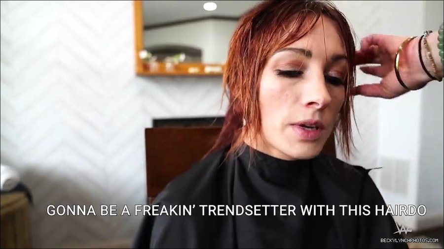 Y2Mate_is_-_Becky_Lynch_reveals_a_new_haircut_ahead_of_WrestleMania_38-n_5lxF-Yd9Y-720p-1655997519877_mp4_000036633.jpg