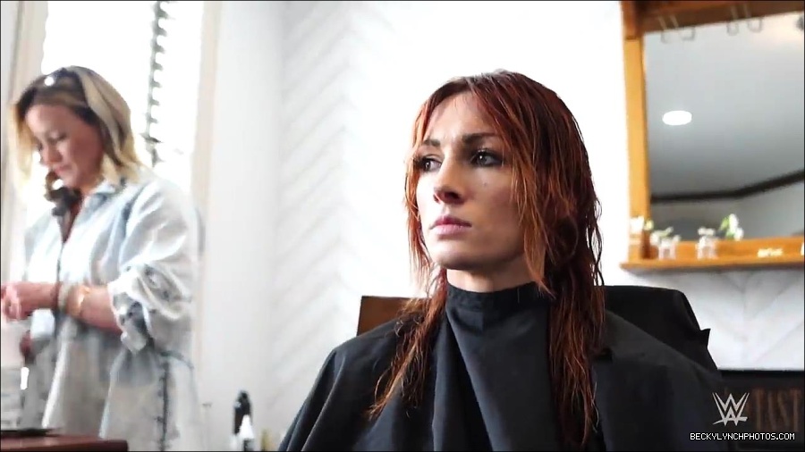 Y2Mate_is_-_Becky_Lynch_reveals_a_new_haircut_ahead_of_WrestleMania_38-n_5lxF-Yd9Y-720p-1655997519877_mp4_000043433.jpg