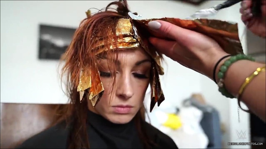 Y2Mate_is_-_Becky_Lynch_reveals_a_new_haircut_ahead_of_WrestleMania_38-n_5lxF-Yd9Y-720p-1655997519877_mp4_000046633.jpg