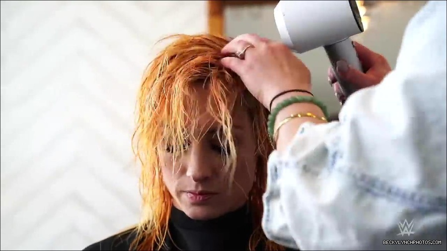 Y2Mate_is_-_Becky_Lynch_reveals_a_new_haircut_ahead_of_WrestleMania_38-n_5lxF-Yd9Y-720p-1655997519877_mp4_000048633.jpg