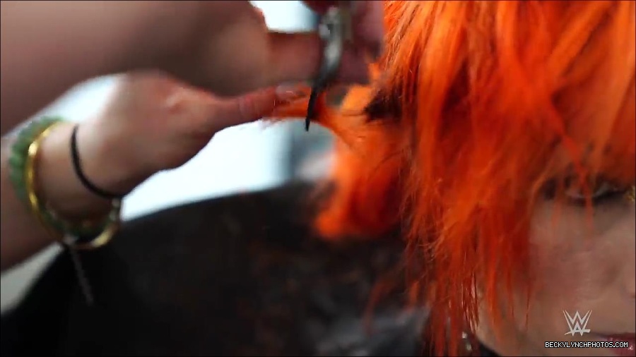 Y2Mate_is_-_Becky_Lynch_reveals_a_new_haircut_ahead_of_WrestleMania_38-n_5lxF-Yd9Y-720p-1655997519877_mp4_000057833.jpg