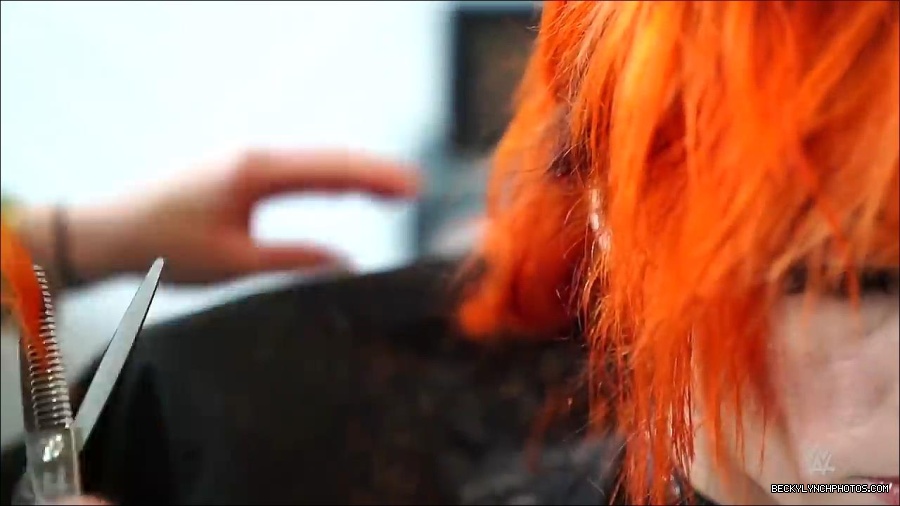 Y2Mate_is_-_Becky_Lynch_reveals_a_new_haircut_ahead_of_WrestleMania_38-n_5lxF-Yd9Y-720p-1655997519877_mp4_000058633.jpg
