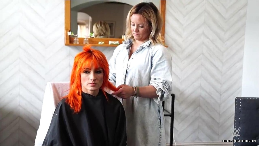 Y2Mate_is_-_Becky_Lynch_reveals_a_new_haircut_ahead_of_WrestleMania_38-n_5lxF-Yd9Y-720p-1655997519877_mp4_000060633.jpg
