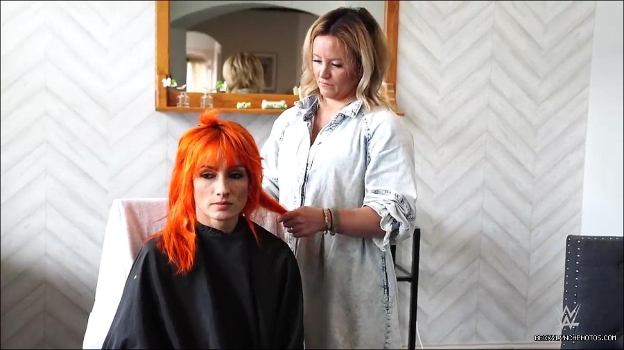 Y2Mate_is_-_Becky_Lynch_reveals_a_new_haircut_ahead_of_WrestleMania_38-n_5lxF-Yd9Y-720p-1655997519877_mp4_000061033.jpg