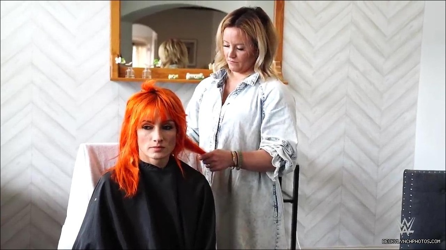 Y2Mate_is_-_Becky_Lynch_reveals_a_new_haircut_ahead_of_WrestleMania_38-n_5lxF-Yd9Y-720p-1655997519877_mp4_000061433.jpg