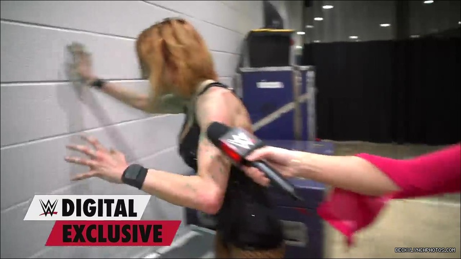 Y2Mate_is_-_Becky_Lynch27s_green_mist_aftermath_Raw_Exclusive2C_May_162C_2022-qxGLMETRT9Y-720p-1655998172701_mp4_000007700.jpg