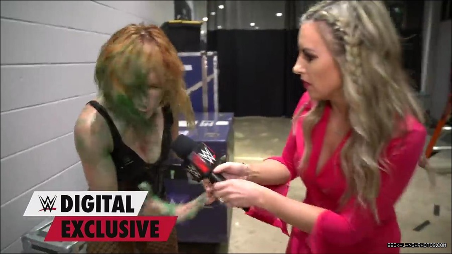 Y2Mate_is_-_Becky_Lynch27s_green_mist_aftermath_Raw_Exclusive2C_May_162C_2022-qxGLMETRT9Y-720p-1655998172701_mp4_000010900.jpg