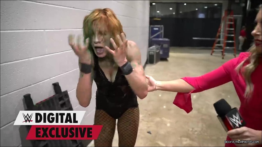 Y2Mate_is_-_Becky_Lynch27s_green_mist_aftermath_Raw_Exclusive2C_May_162C_2022-qxGLMETRT9Y-720p-1655998172701_mp4_000026500.jpg