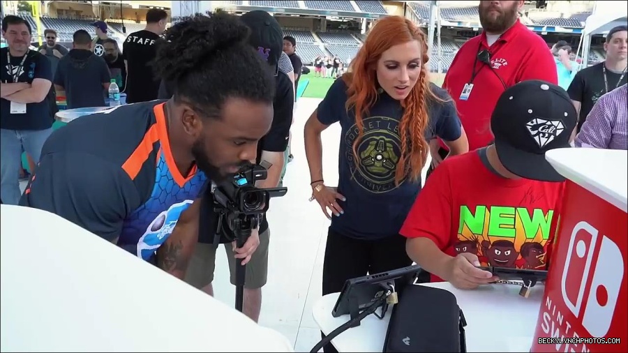 Y2Mate_is_-_BECKY_LYNCH___AUSTIN_CREED_celebrate_ROCKET_LEAGUE_s_3rd_BIRTHDAY21-vQ1lr9tQGxU-720p-1656082980627_mp4_000149400.jpg