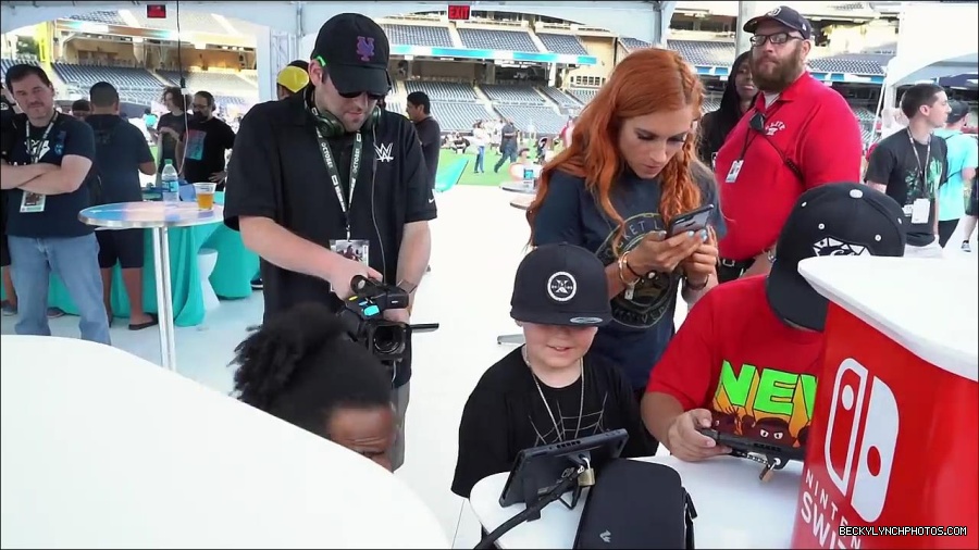 Y2Mate_is_-_BECKY_LYNCH___AUSTIN_CREED_celebrate_ROCKET_LEAGUE_s_3rd_BIRTHDAY21-vQ1lr9tQGxU-720p-1656082980627_mp4_000151800.jpg