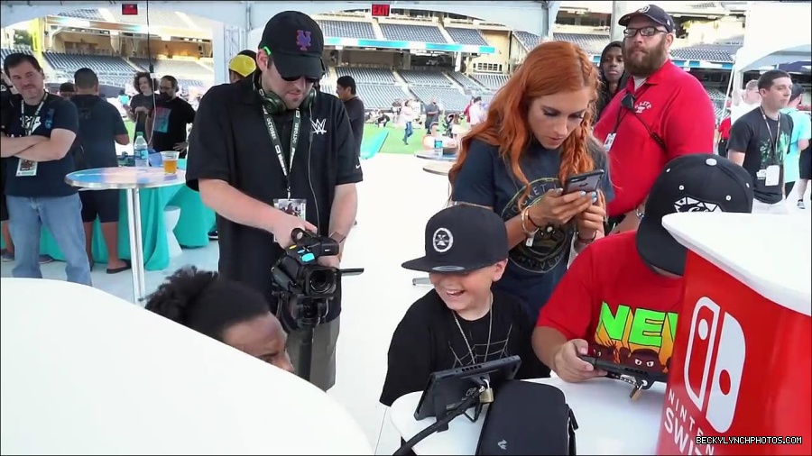 Y2Mate_is_-_BECKY_LYNCH___AUSTIN_CREED_celebrate_ROCKET_LEAGUE_s_3rd_BIRTHDAY21-vQ1lr9tQGxU-720p-1656082980627_mp4_000152200.jpg