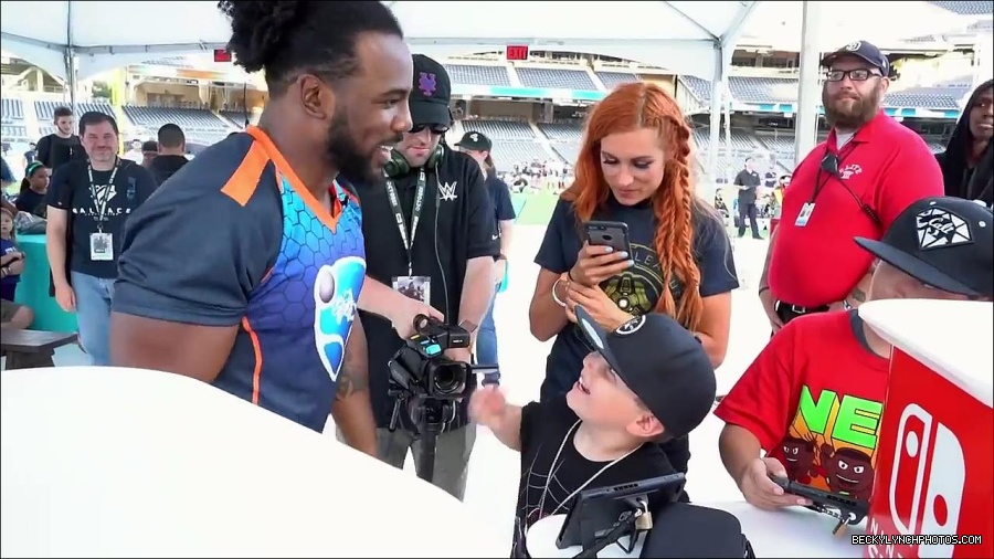 Y2Mate_is_-_BECKY_LYNCH___AUSTIN_CREED_celebrate_ROCKET_LEAGUE_s_3rd_BIRTHDAY21-vQ1lr9tQGxU-720p-1656082980627_mp4_000155400.jpg
