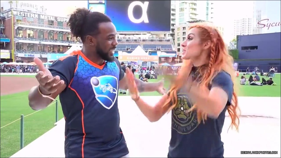 Y2Mate_is_-_BECKY_LYNCH___AUSTIN_CREED_celebrate_ROCKET_LEAGUE_s_3rd_BIRTHDAY21-vQ1lr9tQGxU-720p-1656082980627_mp4_000258866.jpg