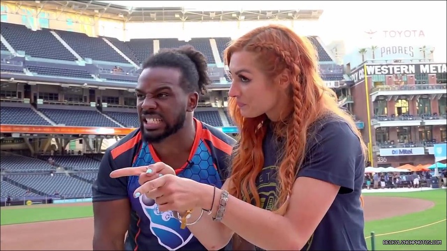 Y2Mate_is_-_BECKY_LYNCH___AUSTIN_CREED_celebrate_ROCKET_LEAGUE_s_3rd_BIRTHDAY21-vQ1lr9tQGxU-720p-1656082980627_mp4_000292466.jpg