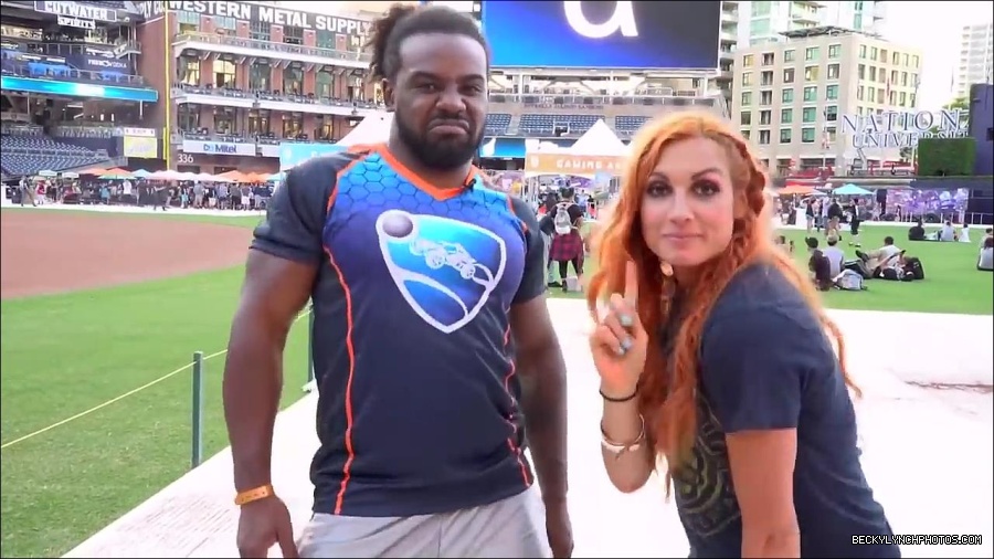 Y2Mate_is_-_BECKY_LYNCH___AUSTIN_CREED_celebrate_ROCKET_LEAGUE_s_3rd_BIRTHDAY21-vQ1lr9tQGxU-720p-1656082980627_mp4_000309666.jpg