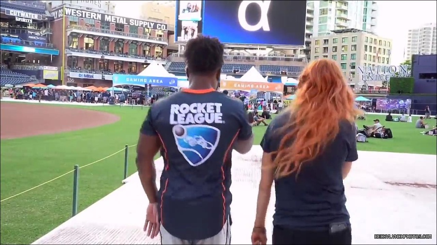 Y2Mate_is_-_BECKY_LYNCH___AUSTIN_CREED_celebrate_ROCKET_LEAGUE_s_3rd_BIRTHDAY21-vQ1lr9tQGxU-720p-1656082980627_mp4_000323666.jpg