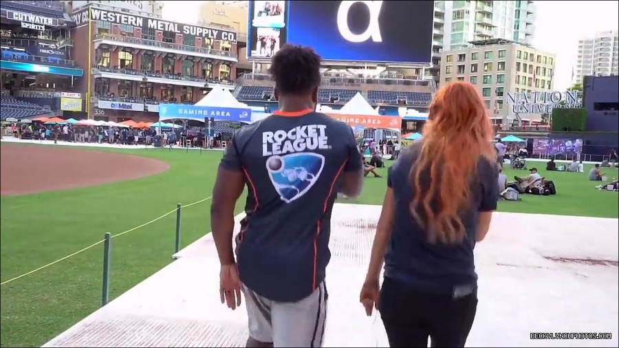 Y2Mate_is_-_BECKY_LYNCH___AUSTIN_CREED_celebrate_ROCKET_LEAGUE_s_3rd_BIRTHDAY21-vQ1lr9tQGxU-720p-1656082980627_mp4_000324466.jpg