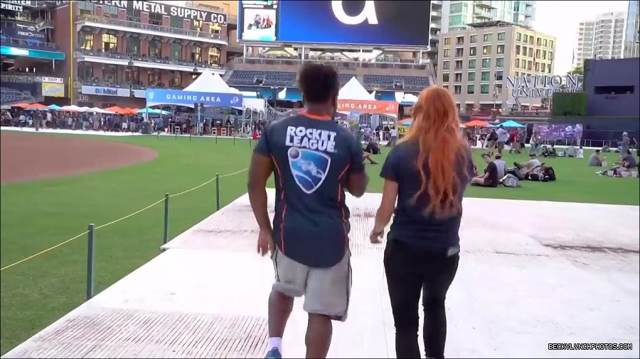 Y2Mate_is_-_BECKY_LYNCH___AUSTIN_CREED_celebrate_ROCKET_LEAGUE_s_3rd_BIRTHDAY21-vQ1lr9tQGxU-720p-1656082980627_mp4_000326466.jpg