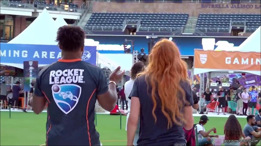Y2Mate_is_-_BECKY_LYNCH___AUSTIN_CREED_celebrate_ROCKET_LEAGUE_s_3rd_BIRTHDAY21-vQ1lr9tQGxU-720p-1656082980627_mp4_000334066.jpg