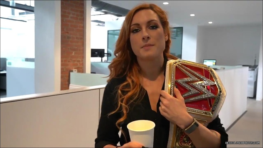 Y2Mate_is_-_BECKY_LYNCH_visits_the_NEW_UpUpDownDown_Studio21-nQJ31QXsyGs-720p-1656083018926_mp4_000000866.jpg