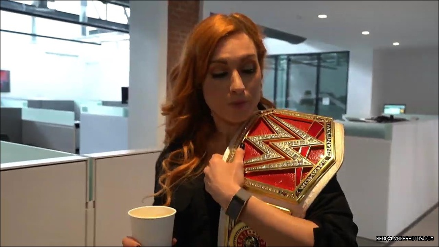 Y2Mate_is_-_BECKY_LYNCH_visits_the_NEW_UpUpDownDown_Studio21-nQJ31QXsyGs-720p-1656083018926_mp4_000002466.jpg