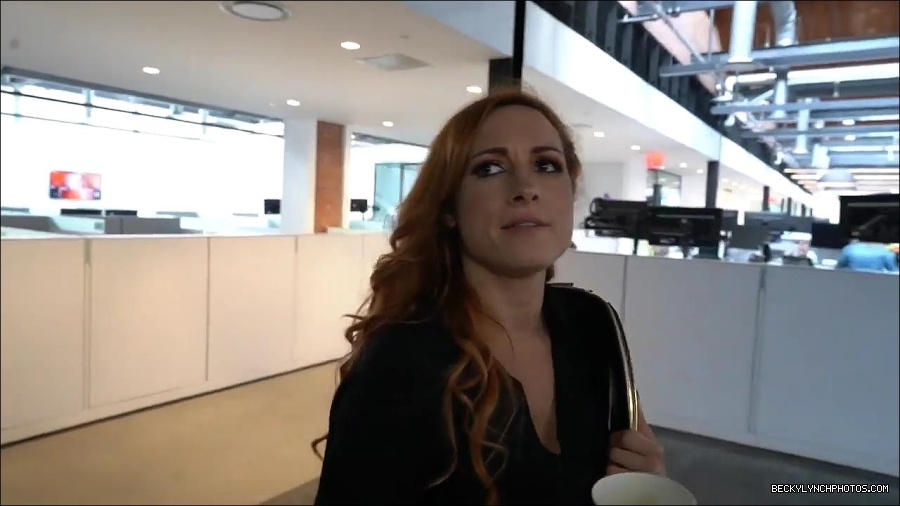 Y2Mate_is_-_BECKY_LYNCH_visits_the_NEW_UpUpDownDown_Studio21-nQJ31QXsyGs-720p-1656083018926_mp4_000008466.jpg