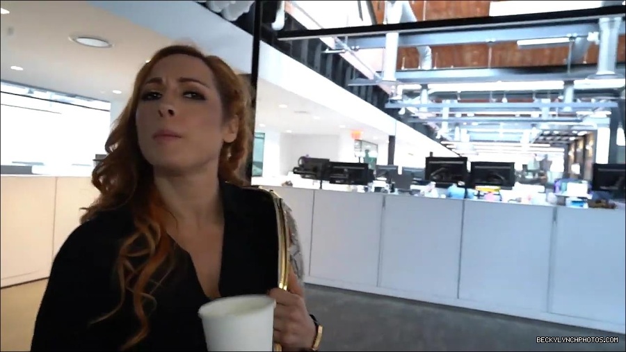 Y2Mate_is_-_BECKY_LYNCH_visits_the_NEW_UpUpDownDown_Studio21-nQJ31QXsyGs-720p-1656083018926_mp4_000009666.jpg