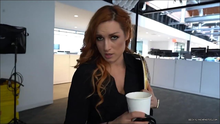 Y2Mate_is_-_BECKY_LYNCH_visits_the_NEW_UpUpDownDown_Studio21-nQJ31QXsyGs-720p-1656083018926_mp4_000011266.jpg