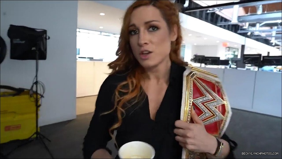 Y2Mate_is_-_BECKY_LYNCH_visits_the_NEW_UpUpDownDown_Studio21-nQJ31QXsyGs-720p-1656083018926_mp4_000011666.jpg