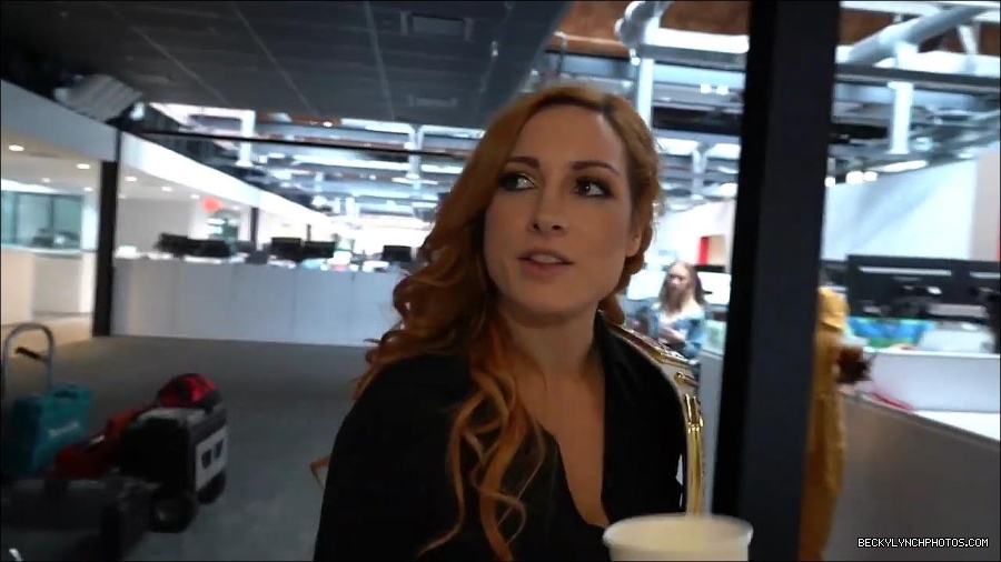 Y2Mate_is_-_BECKY_LYNCH_visits_the_NEW_UpUpDownDown_Studio21-nQJ31QXsyGs-720p-1656083018926_mp4_000016866.jpg