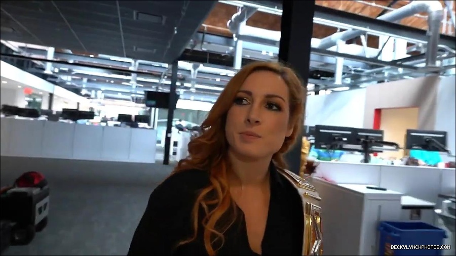 Y2Mate_is_-_BECKY_LYNCH_visits_the_NEW_UpUpDownDown_Studio21-nQJ31QXsyGs-720p-1656083018926_mp4_000017266.jpg