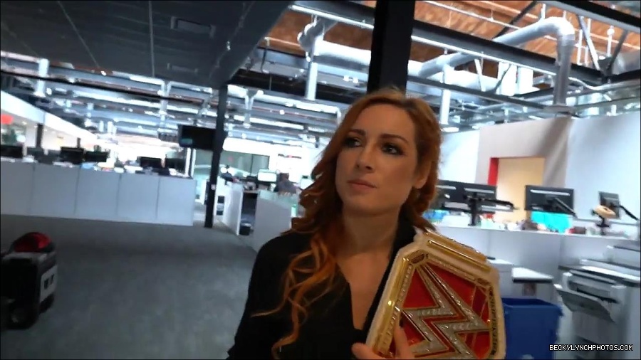 Y2Mate_is_-_BECKY_LYNCH_visits_the_NEW_UpUpDownDown_Studio21-nQJ31QXsyGs-720p-1656083018926_mp4_000017666.jpg